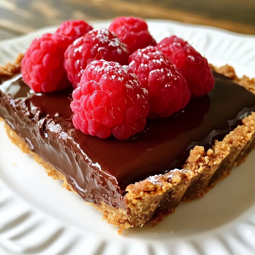 Reiche zuckerfreie Schokoladen-Himbeertarte Rezept